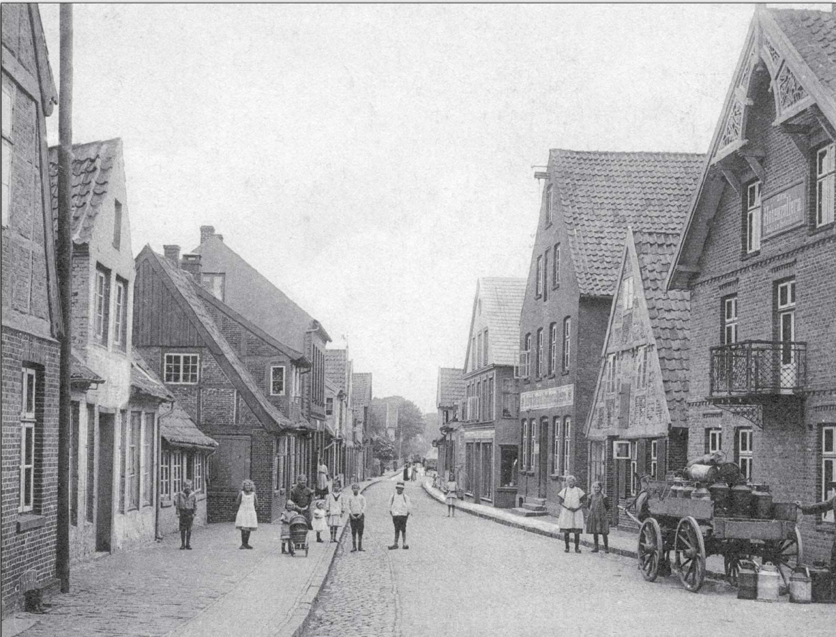 Erstes Haus am Platze — historische Ansicht von Osten